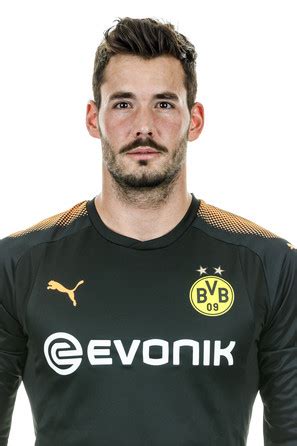 Roman bürki (born 14 november 1990) is a swiss professional footballer who currently plays as a goalkeeper for borussia dortmund and the swiss national team. Roman Bürki 2017/2018 - Borussia Dortmund - Bild/Foto ...