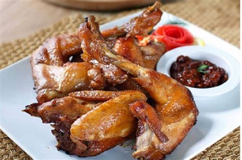 • 1 ekor (700 g) ayam. Ayam Goreng Bacem Jogja : 10 Makanan khas Jogja yang wajib ...