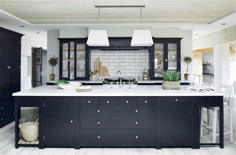 Thinking that you could never pull off an lbk (or little. Step Out Of The Box With 31 Bold Black Kitchen Designs ...