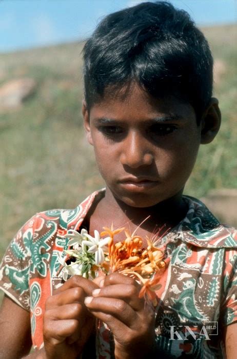 Sri lanka rundreise sri lanka reise tipps sri lanka urlaub reise nach jerusalem urlaub 2018 london reise reise hacks reisebilder weltreise. Menschen auf Sri Lanka, 1977 - Mediendatenbank