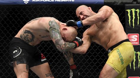 Vettori, who has long maintained he was the rightful victor in theor original meeting, shot back: UFC star Anthony Smith loses teeth mid-fight in hammering to Glover Teixeira