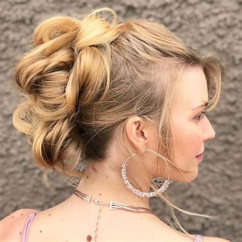 This hairstyle deserves a separate place for its simplicity and many variations. One of my 5 minute updos from todays hair show in Grand ...