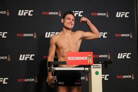 66% 369 голова 19% 108 корпус 15% 81 ноги. UFC Jacksonville Bonuses: Dober, Teixeira Win Big