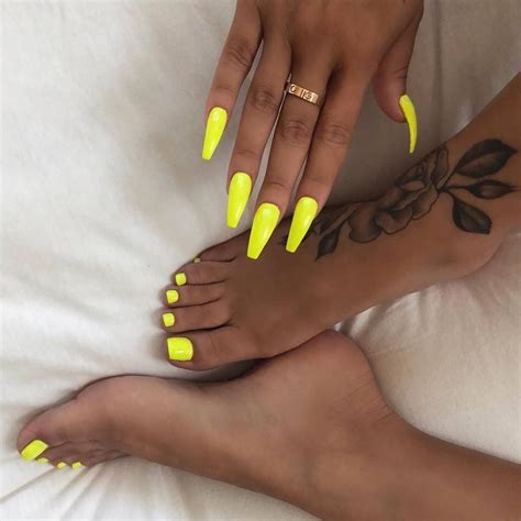 Simple enough for daily wear, but the rhinestone accented big toe makes them blingy enough for summer days on the beach or glammed up with a dress and sandals. Pin by Khaliyah jamiyah on Nails I Thought Of ️ | Cute ...