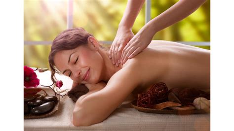 Massage therapist at pj klang valley & sel. Klassische Ganzkörpermassage, 60 Minuten in B ...