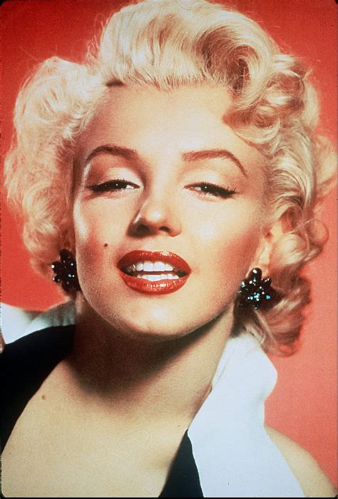 Marilyn monroe), урождённая но́рма джин мо́ртенсон (англ. What Marilyn Monroe Taught Me About Feminism | by Brooklyn ...