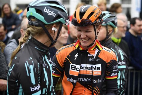 Her best results are 2x madrid challenge by la vuelta, 1st place in gc tour of chongming island and 3x flanders diamond tour. Jolien D'hoore na haar sleutelbeenbreuk nog niet top, maar ...