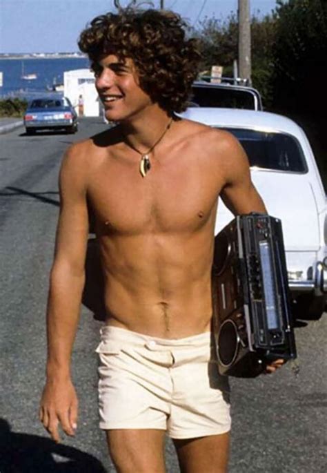 Free shipping & returns available. 1970s Pics Of Men's Shorts Show A Forgotten Fashion Trend ...
