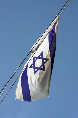 Die flagge wurde von david wolffsohn anlässlich des in basel stattfindenden zionistischen weltkongresses 1897 entworfen. Kostenloses FOTO: Israel Flagge