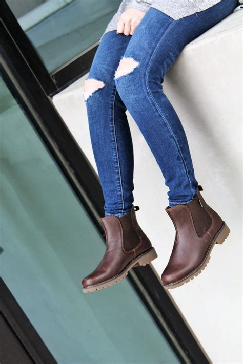 Built to last, it's made using one of the finest worth every penny. Be back in 5, having a Chelsea boot moment ...