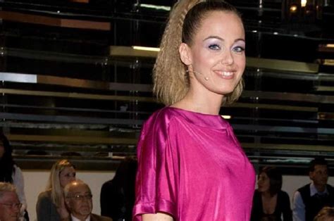 Social media sensation best recognized as the wife of tre, due, uno, contatto host paolo bonolis. Sonia Bruganelli mostra le sue fragilità : "Anche io ...