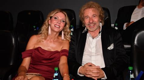 Auch tom lüthis neue freundin hat benzin im blut. Thomas Gottschalk: Auftritt mit seiner neue Freundin ...