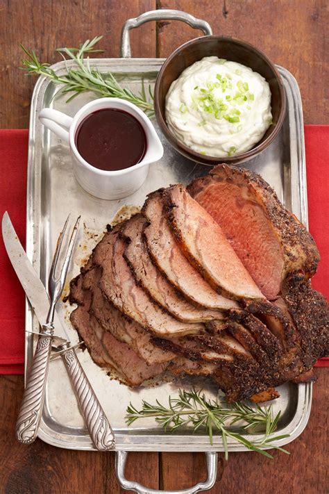 Usda guidelines requires food not be held above 33°f (1°c) for i had a 4# roast, rubbed the ''crust'' on well. Prime Rib Roast Christmas Dinner Menu : 10 Best Side ...