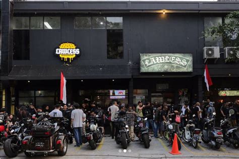 Lawless jakarta accessoriesदृश्य 3.8kमहीने पहले. Lawless Burgerbar, Burger Metal Dari Kemang Selatan - POP ...