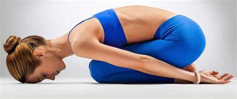Doing poses that engage the pelvic floor and the muscles feel your pelvic floor muscles lift as you bring your chest to your chin, rounding your back like a cat. Yoga Prolapse - Poses to Choose & Avoid for Safe Prolapse ...