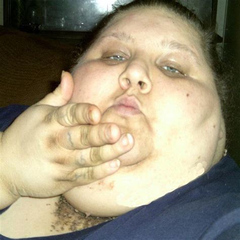Women can avoid camel toe by not buying jeans that are too tight. Funny Fat Girl Giving Flying Kiss