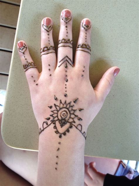 See more ideas about henna tattoo, henna tattoo hand, henna. Sunflower henna tattoo | Henna tattoo, Hand henna, Henna ...