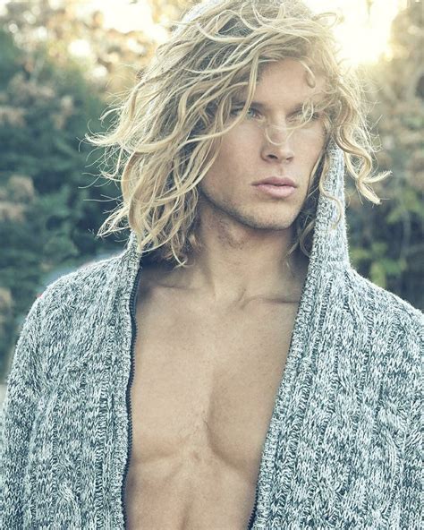 It shows the messy not all surfers always have blonde streaks. Victor Seitz | Surfer hair, Long hair styles men, Long ...