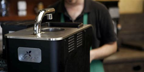 Starbucks coffee announced today that they had acquired coffee equipment company, maker of the much vaunted clover coffee brewing machine. ゛憩いの家゛ in Seattle Clover Brewed コーヒー♪