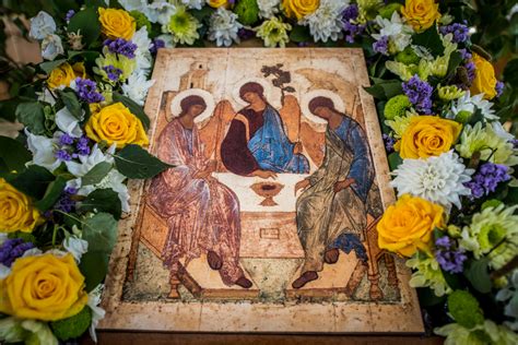 День святой троицы — один из важнейших для каждого православного верующего праздников. Праздник Святой Троицы и народные гуляния!