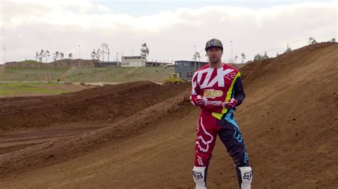 On the importance of riding a man well. MXTV Rider Tip - The best way to approach jumping - YouTube