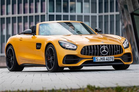 To niepohamowany żywioł pędu i. 2020 Mercedes-AMG GT Roadster Review, Trims, Specs and ...