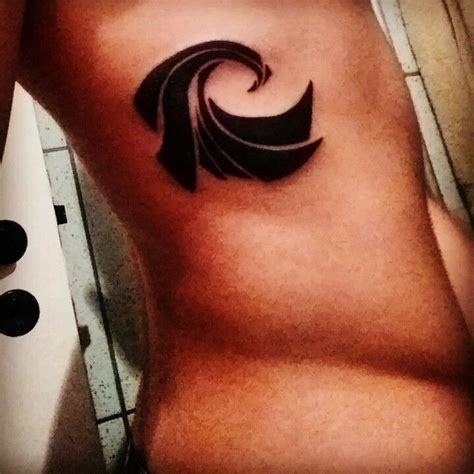 This tribal tattoo is a fascinating expression of artistics design. Tribal Wave Tattoo | Ideias de tatuagens, Tatoo