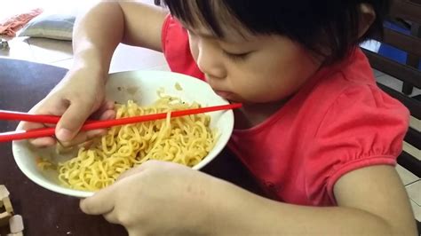 It's a fork, knife, pair of tongs, a whisk, and a steamer stand (just place them in your wok and they'll hold your bowl above water) all rolled into one. Eating noodles with chopsticks - YouTube