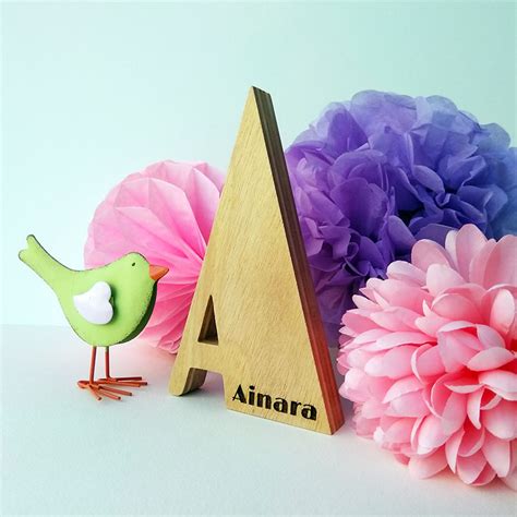 Dibujos con el nombre ainara para colorear e imprimir: Letra A grabada con el nombre de Ainara - DECORALETRAS.COM