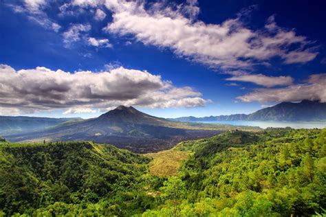 Wallpaper pemandangan alam yang indah, anda bisa download background pemandangan alam dan gambar pemandangan desa. 8 Foto Pemandangan Alam Indonesia Ini, Bikin Kamu Semakin ...