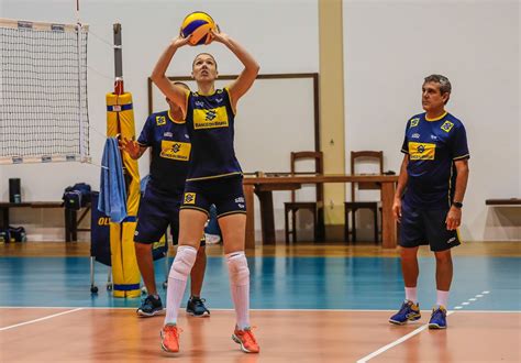 Após a vitória sobre a seleção americana por 3 sets a 0 no ginásio do maracanãzinho, a jogadora natália, de 20 anos, comentou sobre a sua atuação decisiva na partida. Seleção feminina de vôlei do Brasil enfrenta República ...