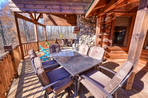 Our hocking hills cabins and lodge rentals opened early spring of 2006 and is conveniently located to the hocking hills state park and attractions yet is secluded on a hillside within the beautiful hocking hills ohio. Hocking Hills Treehouse Lodge - Hocking Hills Lodges