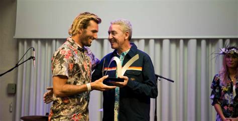 Frederico morais critico de arte. FREDERICO MORAIS DISTINGUIDO CON EL PREMIO DE SURFISTA ...