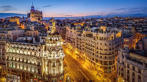 Madrid, city, capital of spain and of madrid province, lying almost exactly at the geographical heart of the iberian peninsula. Madrid: Architektur, Tapas und Fußball - Reiseblog von ...