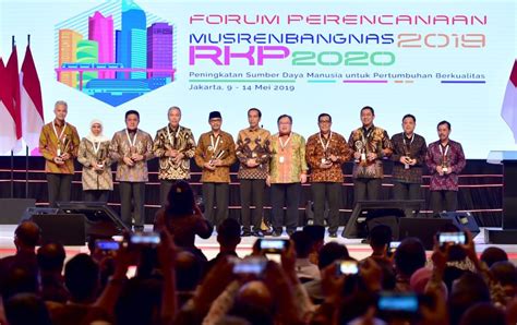 Dalam bahasa persia, nama ini juga bermakna sangat terpuji. Presiden Jokowi: 2045, Indonesia Masuk Empat Besar Ekonomi Dunia | Monitor Papua