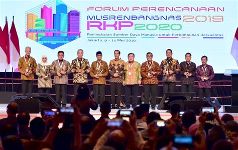 Dalam bahasa persia, nama ini juga bermakna sangat terpuji. Presiden Jokowi: 2045, Indonesia Masuk Empat Besar Ekonomi Dunia | Monitor Papua