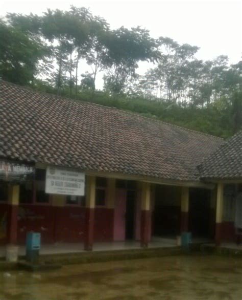 Tapi nggak menutup kemungkinan kamu bisa mencoba profesi lain di bidang pendidikan. Profil Sekolah Dasar Negeri 3 Cigorowong | SDN 3 CIGOROWONG
