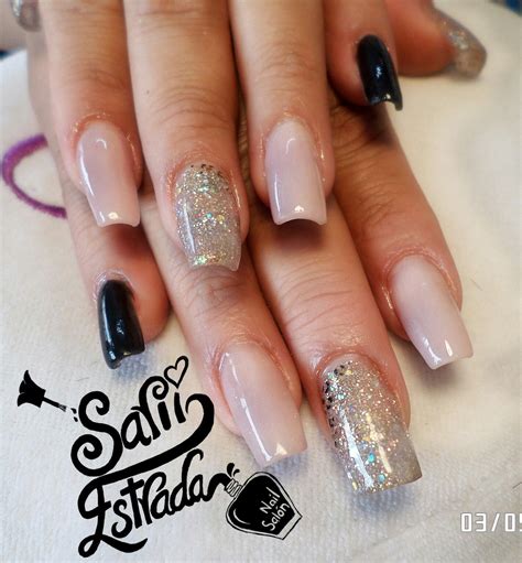 Check spelling or type a new query. Elegantes Uñas Acrilicas Negras Con Rosa - Elegantes Unas