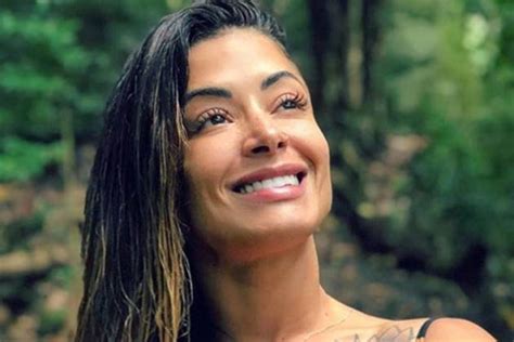 Rio de janeiro / rj. Vai verão! Aline Riscado ostenta cinturinha e leva ...