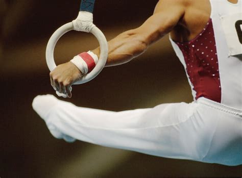 Artistic gymnastics is a discipline of gymnastics in which athletes perform short routines on different apparatuses, with less time for vaulting. Ginástica olímpica: entenda mais sobre as modalidades!