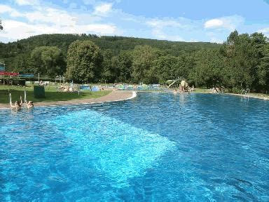 Diese übersicht zeigt die aktuellen wassertemperaturen der badeseen in deutschland. Freibad Heimbach Heimbach Öffnungszeiten, Eintrittspreise ...