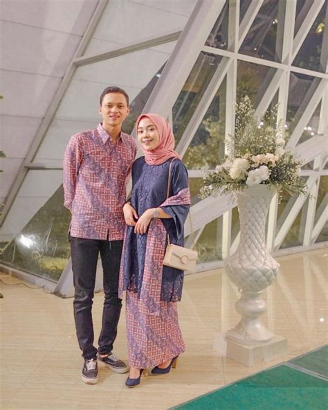 Perasaan nyaman pada anak sangat penting. Contoh Baju Copel Ayah Ibu Waktu Acara Lamaran Anak - Tampil Imut Dan Kompak Dengan 6 Baju ...