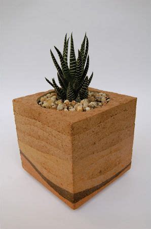 Rammed earth is essentially manmade sedimentary rock. Rammed Earth vase by Daniel Mantovani | Taipa, Ideias ...