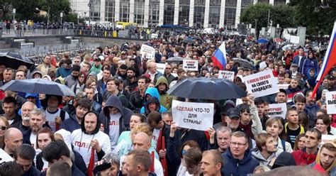 Заявку на митинг подавали леонид волков, глава сети региональных штабов алексея. Новости России: в Москве проходит масштабный митинг