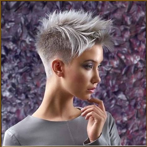 Messerscharfe kurzhaarfrisuren mit undercut für unabhängige frauen. 24+ Kurzhaarfrisuren Damen 2019 #Haar #Frisuren #Frisur ...