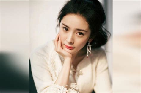 See more ideas about chinese actress, yang mi, actresses. 楊冪：一個女人 為什麼要拚命賺錢! 第 1 句話 就讓我 感同身受… 實在太有道理了! - CMoney