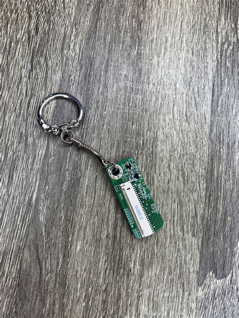 The important thing to consider while upgrading the computer is to get the best from a computer memory retailer. Computer parts Ram Memory Chip Keychain | Memory chip, Old ...