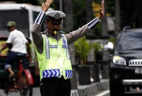 Dibawah ini terdapat banyak pilihan gambar mewarnai pemandangan pantai yang dapat kalian milih untuk diberikan. cerita polisi lalu lintas mengharukan - aneka olahan kopi