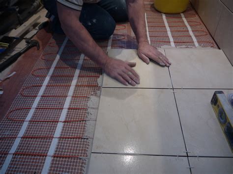 Plumbworld has made this guide to help you learn how to tile a bathroom floor. Plumbers and Tilers: 100% Feedback, Bathroom Fitter ...