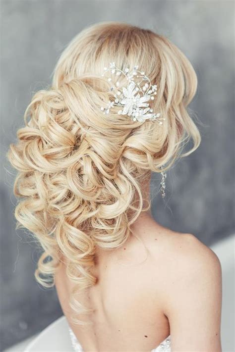 Gather your hair from the sides of your crown and pull it back into a high bun. 30 Beautiful Wedding Hairstyles - Romantic Bridal ...